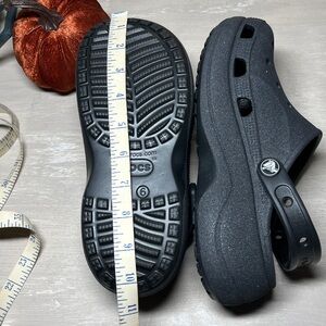 NWOT Crocs Baya Platform